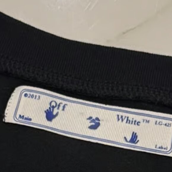 Off-White™ Add to Wishlist Marker Arrow T-Shirt - Picture 3 of 9